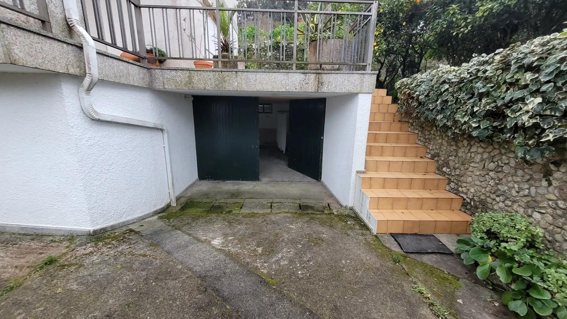 Parking de Casa o chalet de alquiler en A Guarda   con Calefacción, Jardín privado y Parquet