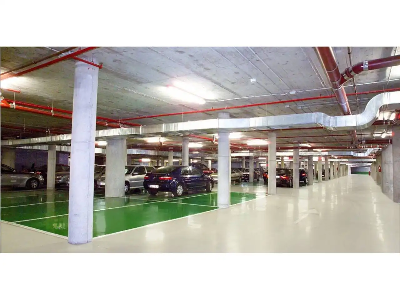 Parking de Oficina de alquiler en Madrid con Aire acondicionado, Calefacción y Alarma