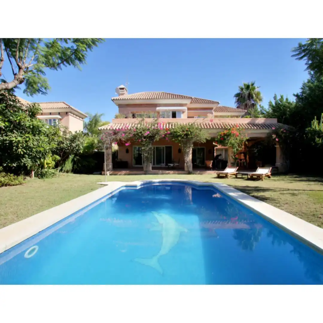 Casa amb piscina en venda a Nueva Andalucía