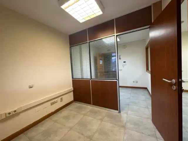 Oficina de alquiler en Santiago de Compostela  con Alarma