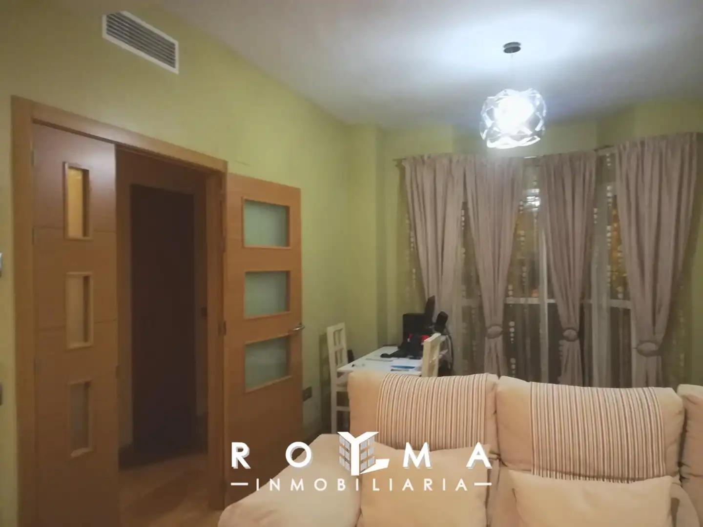 Habitación de Casa adosada de alquiler en Dos Hermanas con Aire acondicionado, Calefacción y Parquet