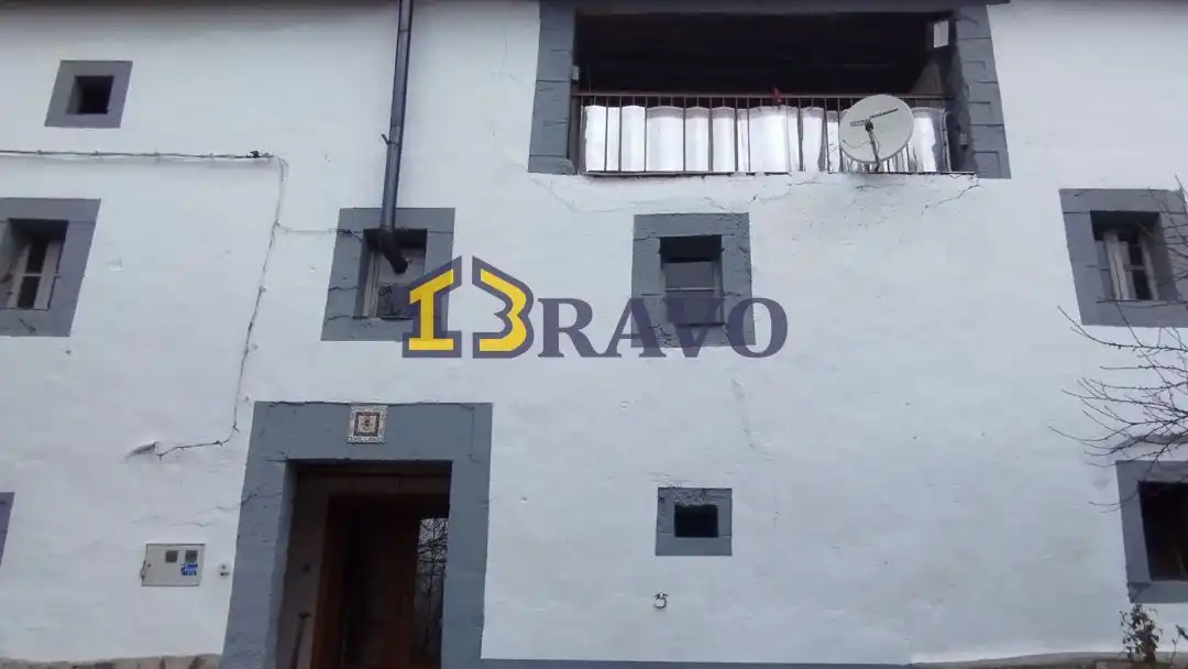 Vista exterior de Casa o xalet en venda en Valle de Losa amb Jardí privat i Terrassa