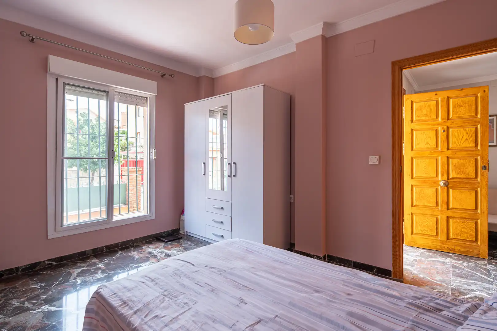 Dormitori de Casa adosada en venda en Huétor Vega amb Aire condicionat, Jardí privat i Terrassa