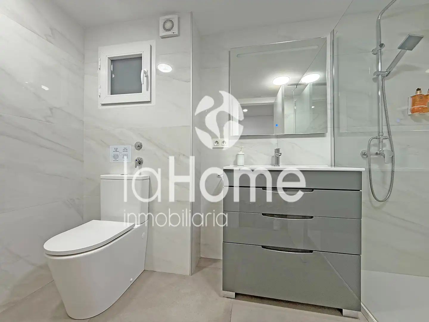 Bathroom of Lofts for sale in Valencia  with Air Conditioner, Parquet flooring and Furnished