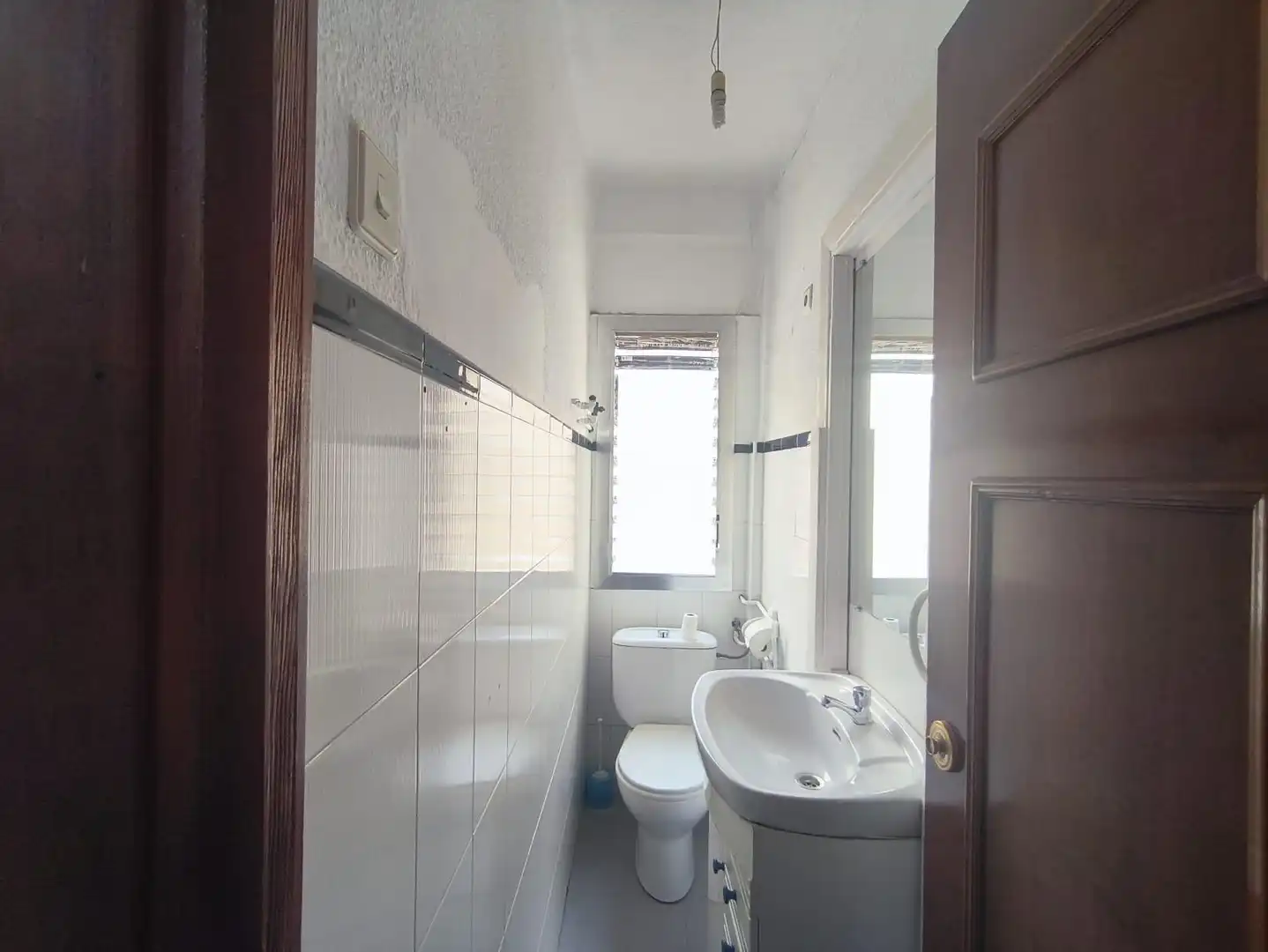 Badezimmer von Wohnung zur Miete in Almería mit Klimaanlage, Terrasse und Abstellraum