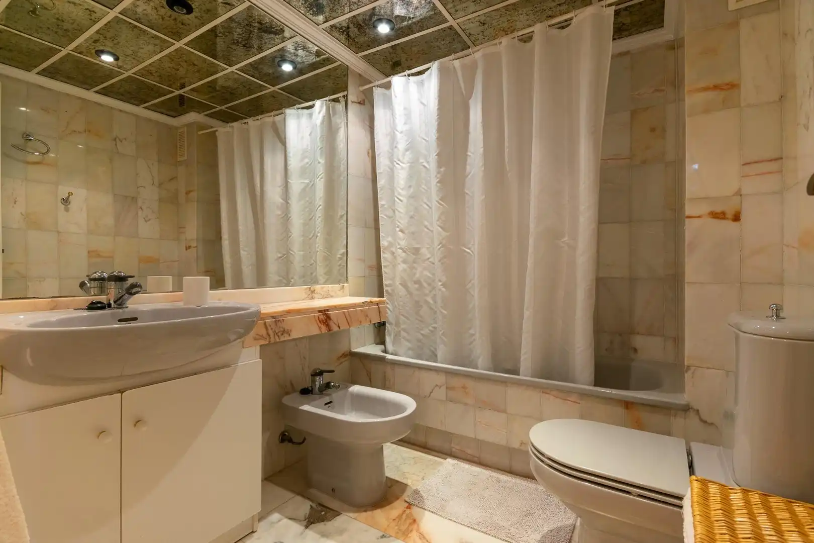 Baño de Piso de alquiler en Santa Pola con Terraza y Piscina comunitaria