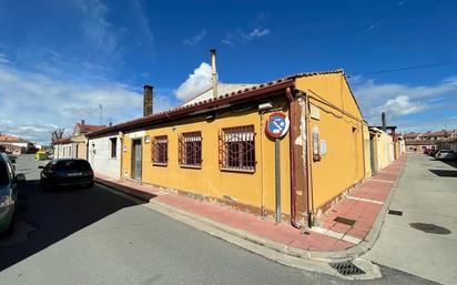 Vista exterior de Casa o xalet en venda en Tudela de Duero amb Balcó