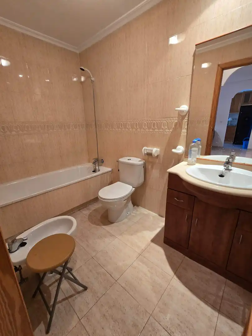 Baño de Apartamento de alquiler en Santa Pola con Aire acondicionado, Terraza y Trastero