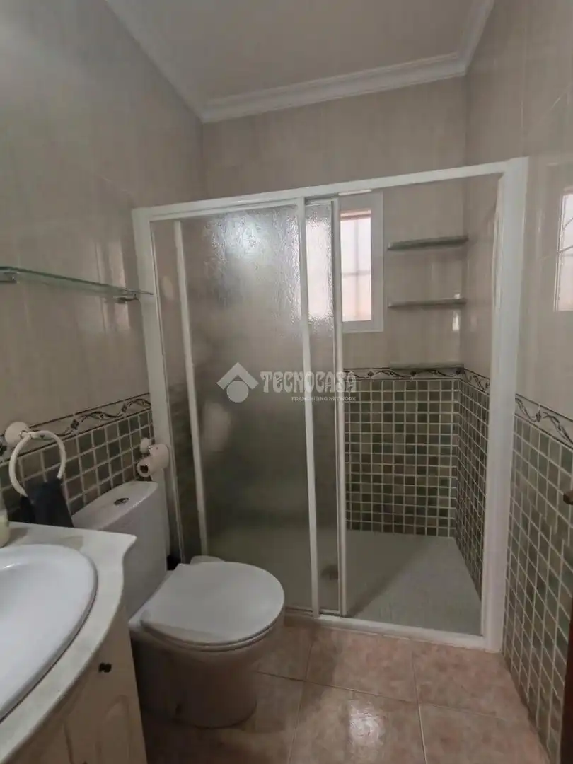 Bany de Casa o xalet en venda en Marchena amb Aire condicionat i Terrassa