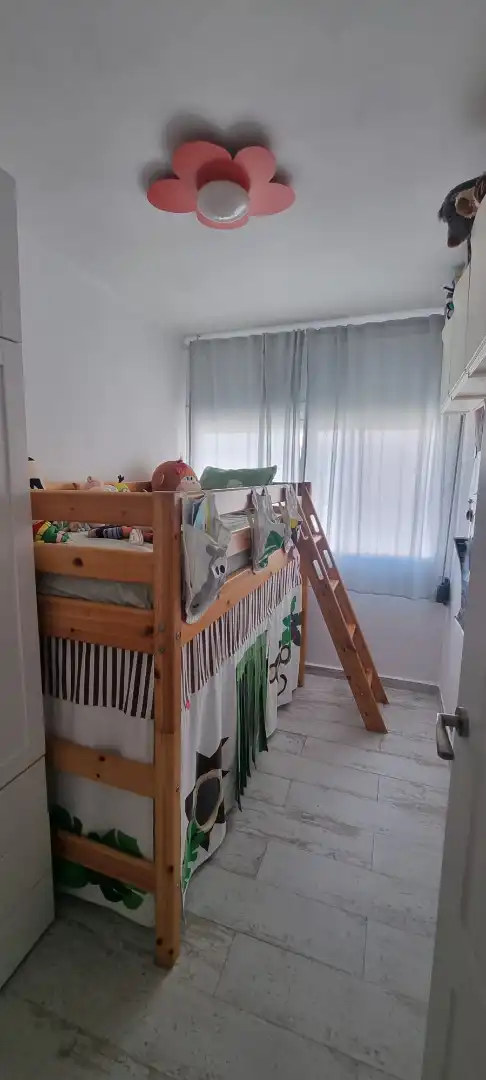 Habitación de Piso en venta en Badalona con Parquet, Horno y Alarma
