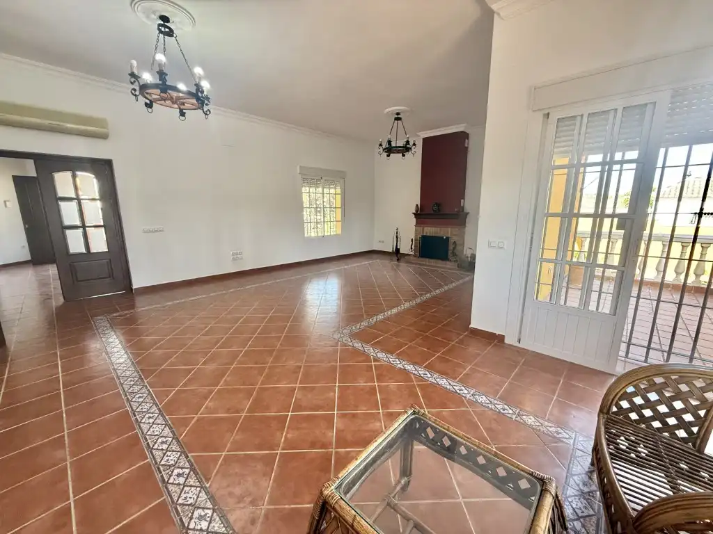 Sala de estar de Casa o chalet en venta en Mairena del Alcor con Amueblado y Balcón