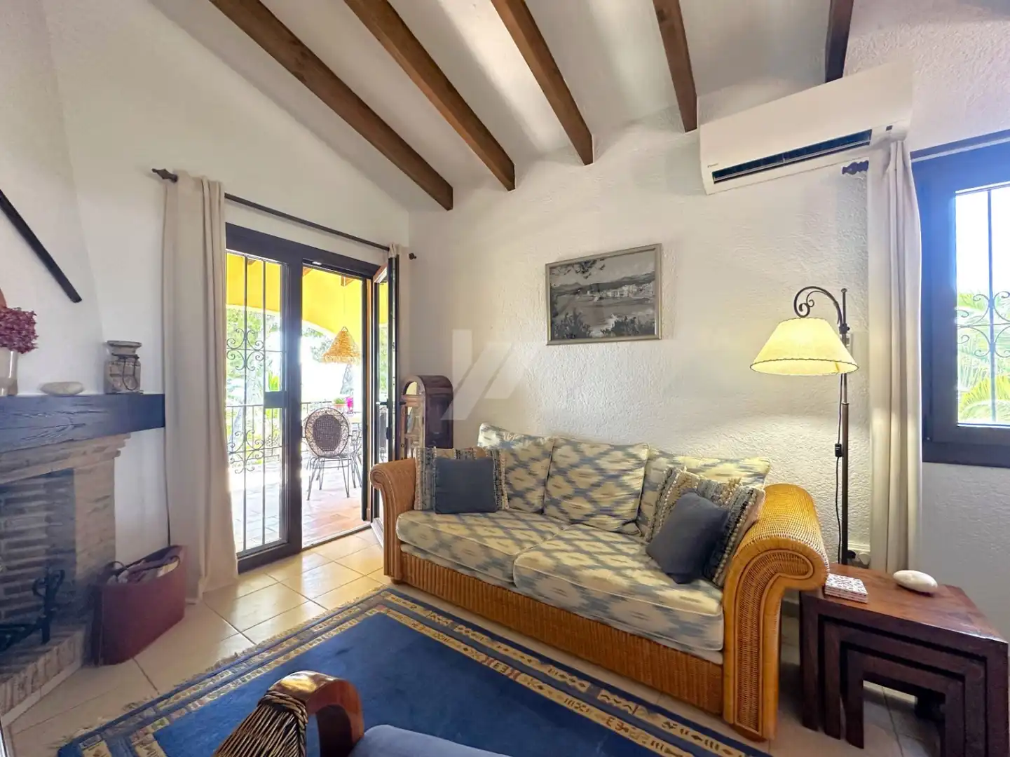 Wohnzimmer von Wohnungen zum Verkauf in Moraira mit Klimaanlage, Heizung und Privatgarten