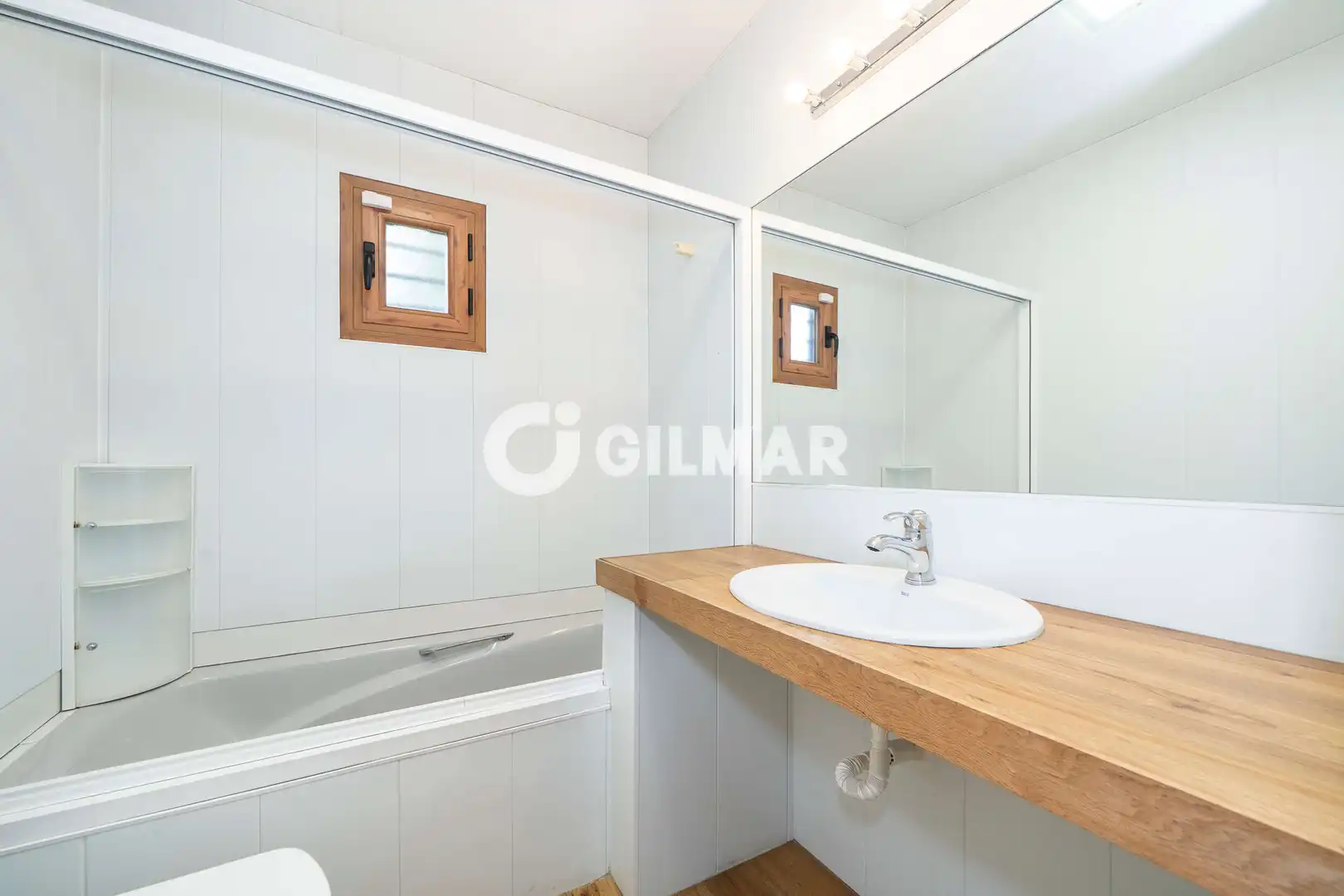 Bany de Casa o xalet en venda en Madrid amb Calefacció, Jardí privat i Piscina