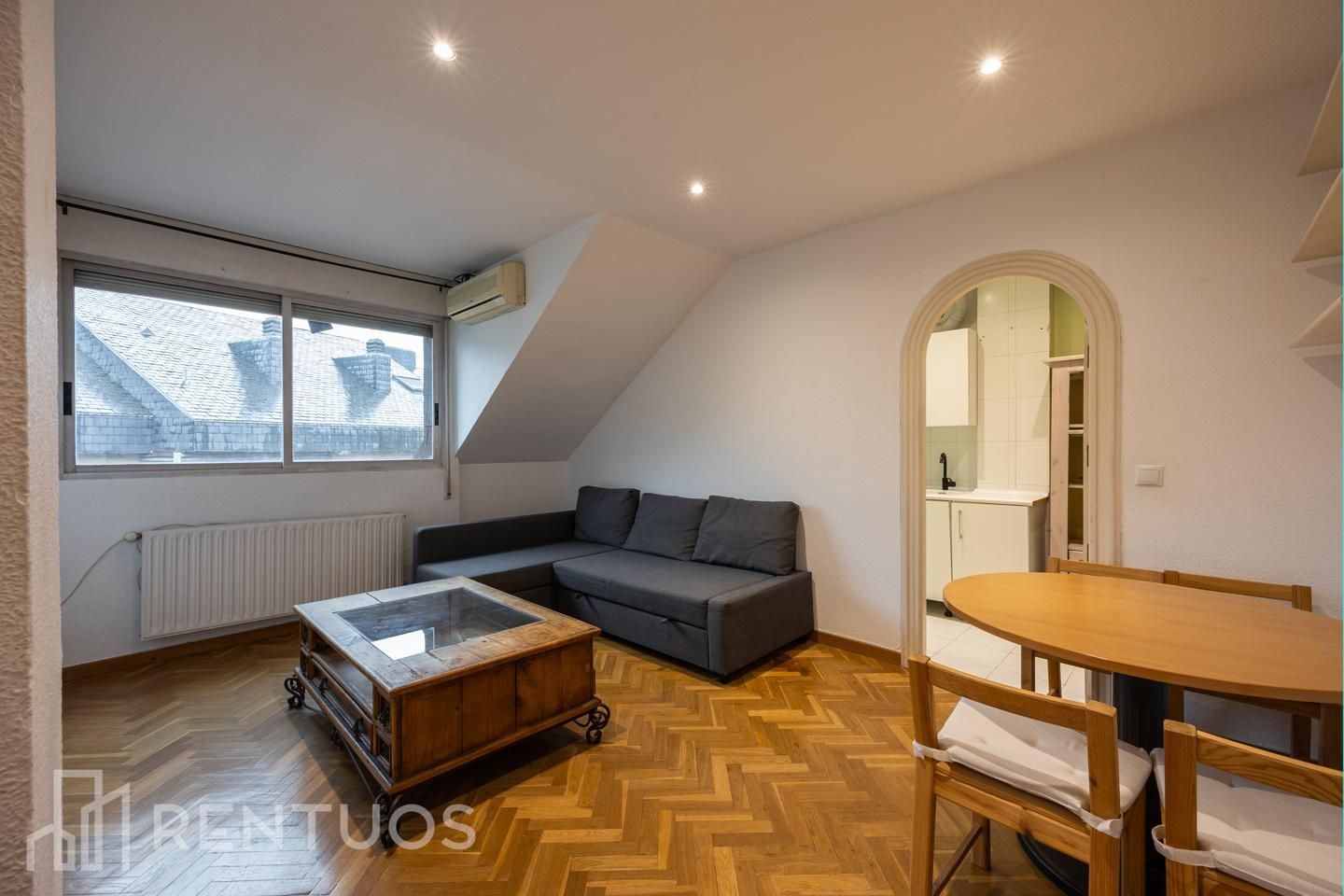 Living room of Flat to rent in Las Rozas de Madrid  with Heating, Parquet flooring and Furnished