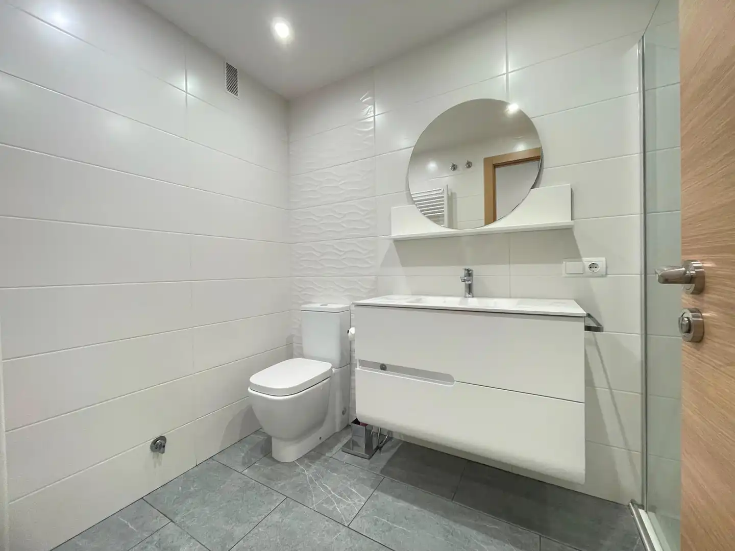Baño de Apartamento de alquiler en Ponferrada con Calefacción, Terraza y Trastero