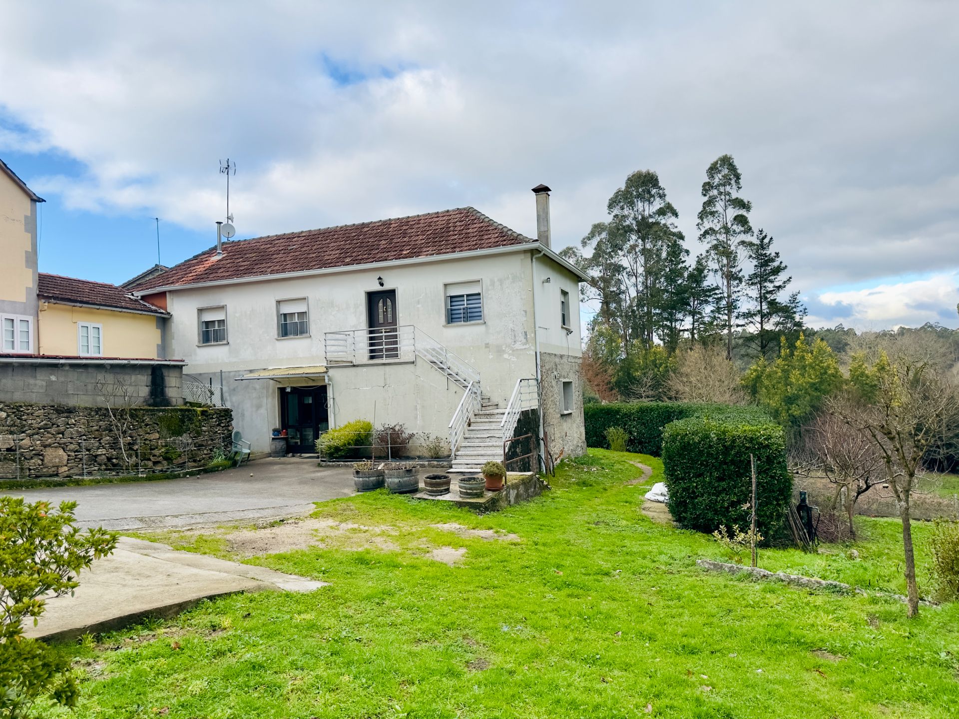 Vista exterior de Casa o xalet en venda en Moraña amb Jardí privat, Traster i Balcó