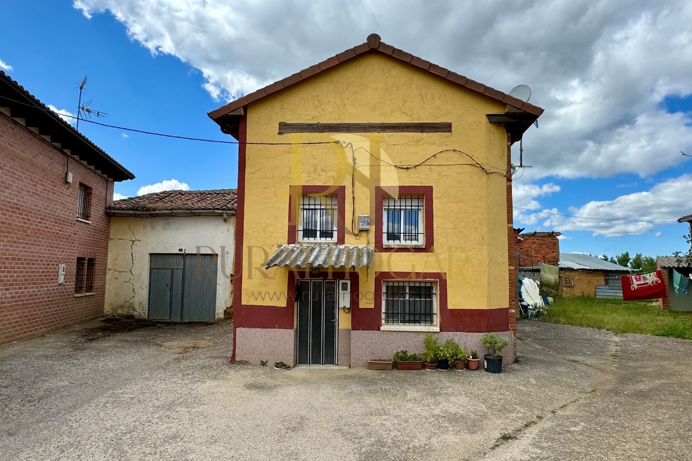 Exterior view of House or chalet for sale in Valdepolo  with Parquet flooring, Storage room and Furnished