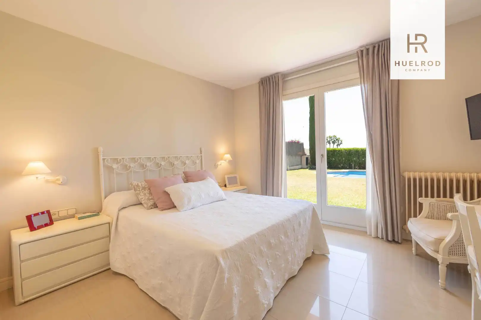 Schlafzimmer von Haus oder Chalet zum Verkauf in Sant Vicenç de Montalt mit Klimaanlage, Heizung und Privatgarten