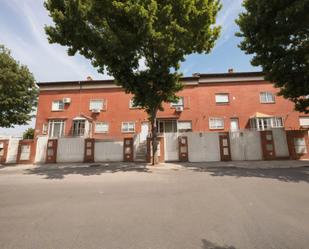 Exterior view of House or chalet for sale in Daganzo de Arriba  with Heating, Private garden and Terrace