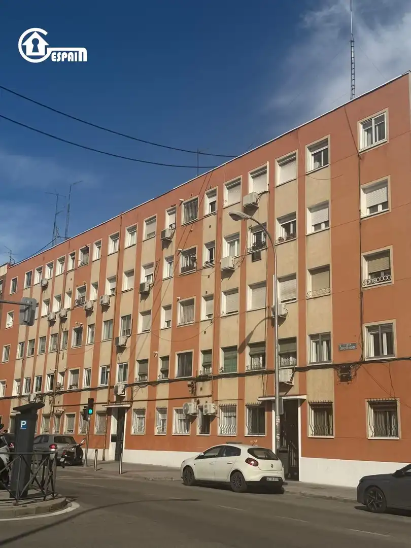Vista exterior de Piso en venta en  Madrid Capital con Calefacción
