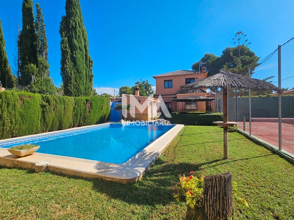 Garden of House or chalet for sale in Marines  with Air Conditioner, Heating and Private garden