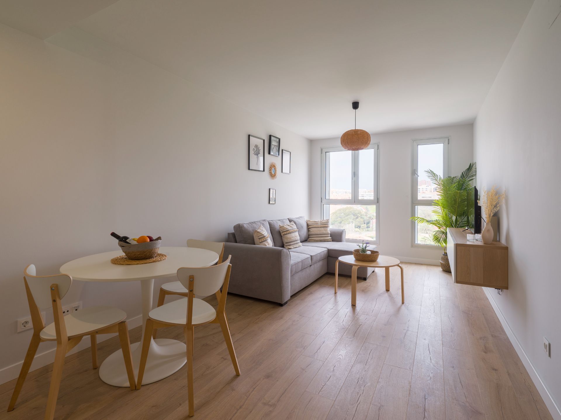 Sala d'estar de Pis en venda en Las Palmas de Gran Canaria amb Traster, Moblat i Piscina comunitària
