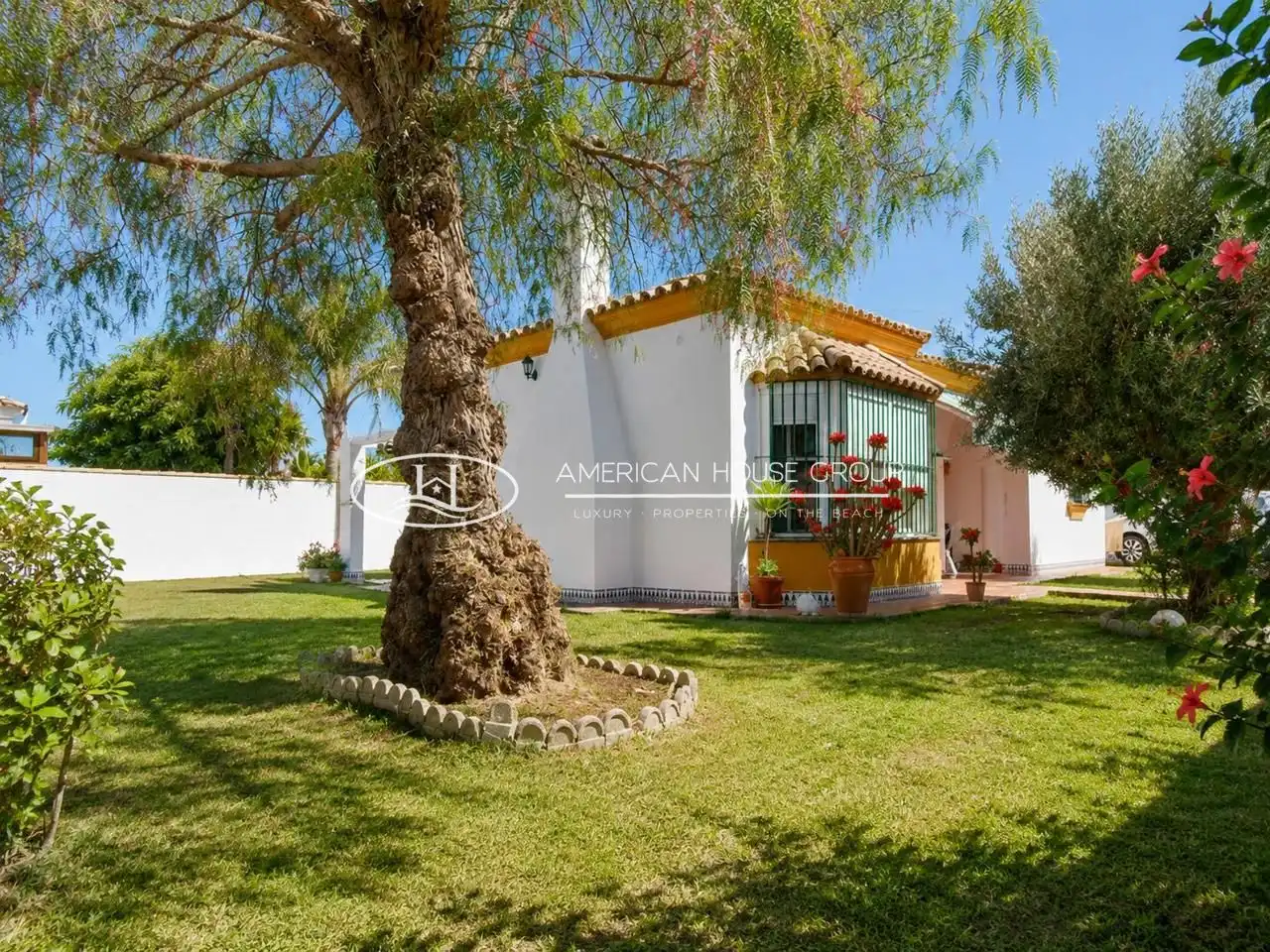 Casa amb jardí en venda a Los Gallos