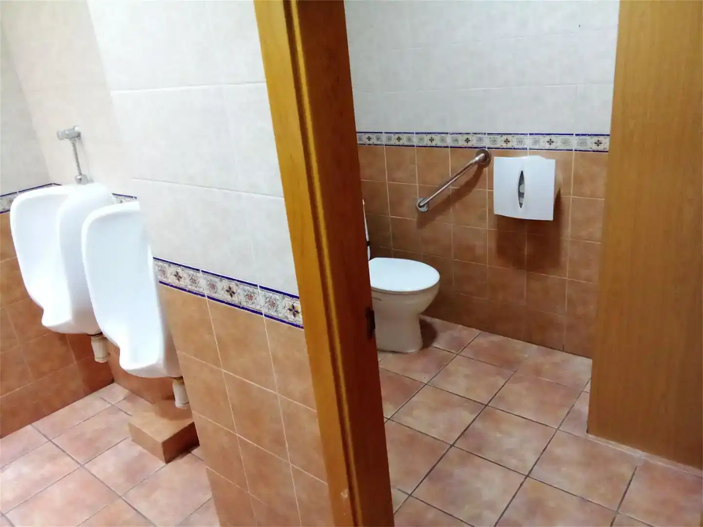 Bathroom of Commercial properties for sale in Oseiro