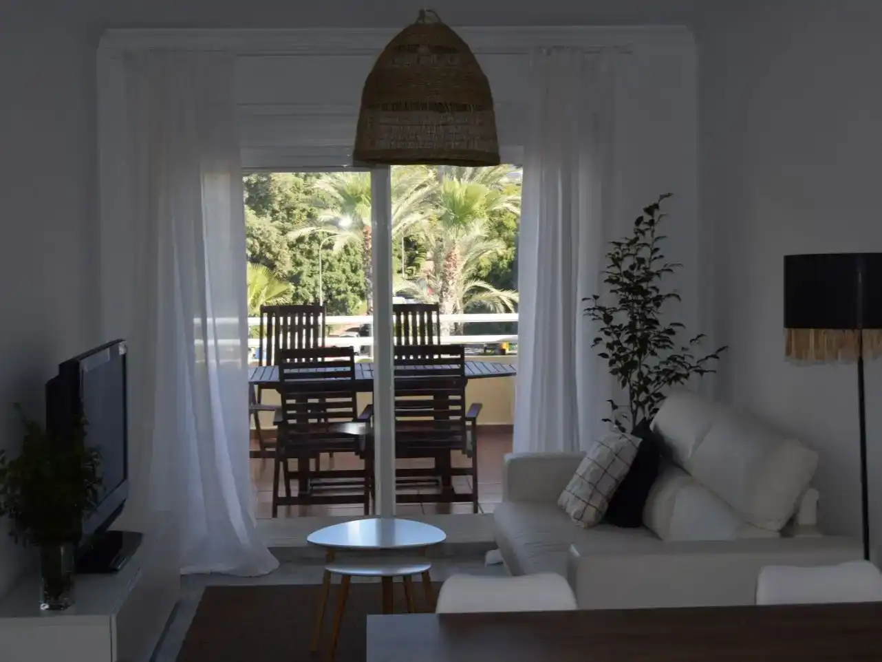 Wohnzimmer von Wohnung zur Miete in Benalmádena mit Klimaanlage und Schwimmbad
