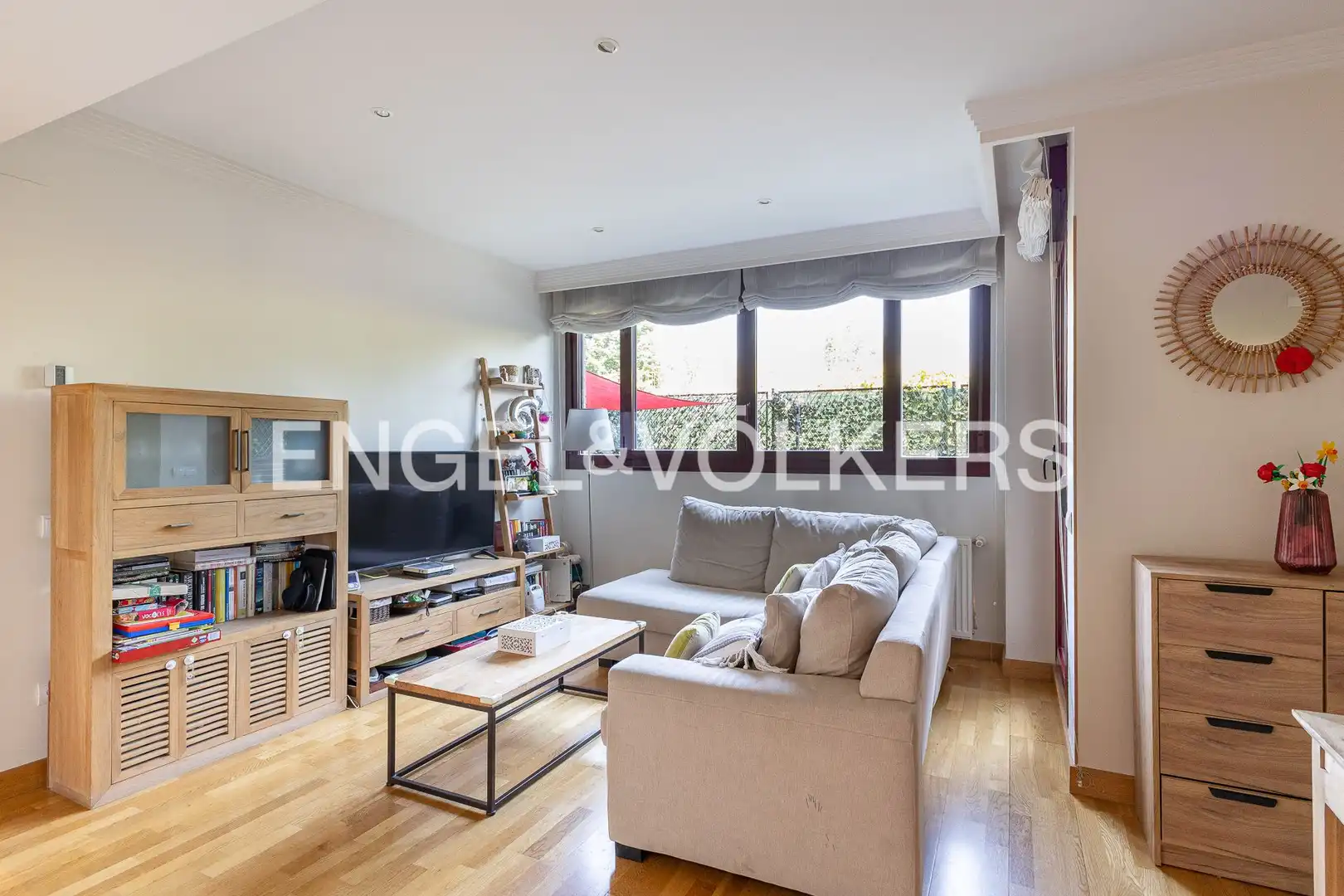 Sala de estar de Dúplex en venta en Majadahonda con Aire acondicionado, Calefacción y Jardín privado
