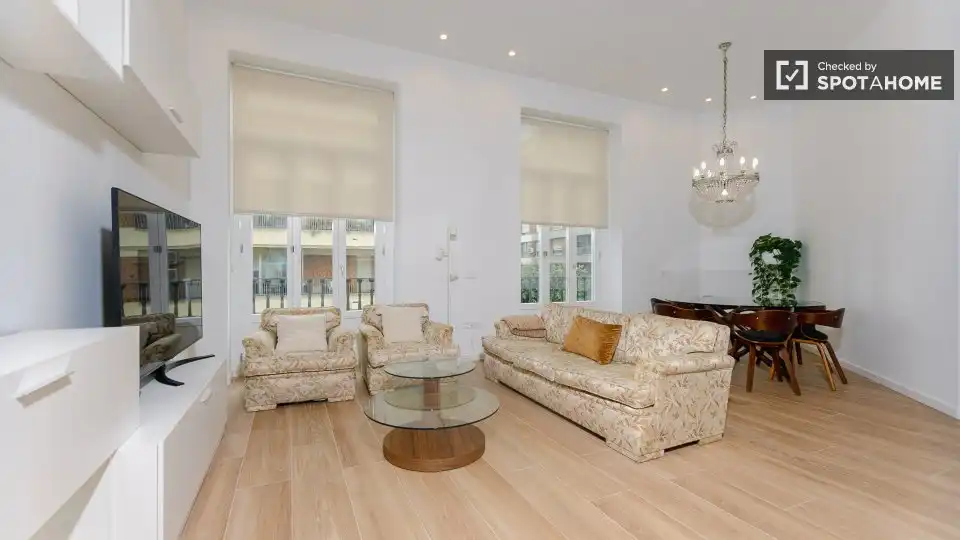 Appartamento con terrazza in affitto a L'Eixample, imagen 2