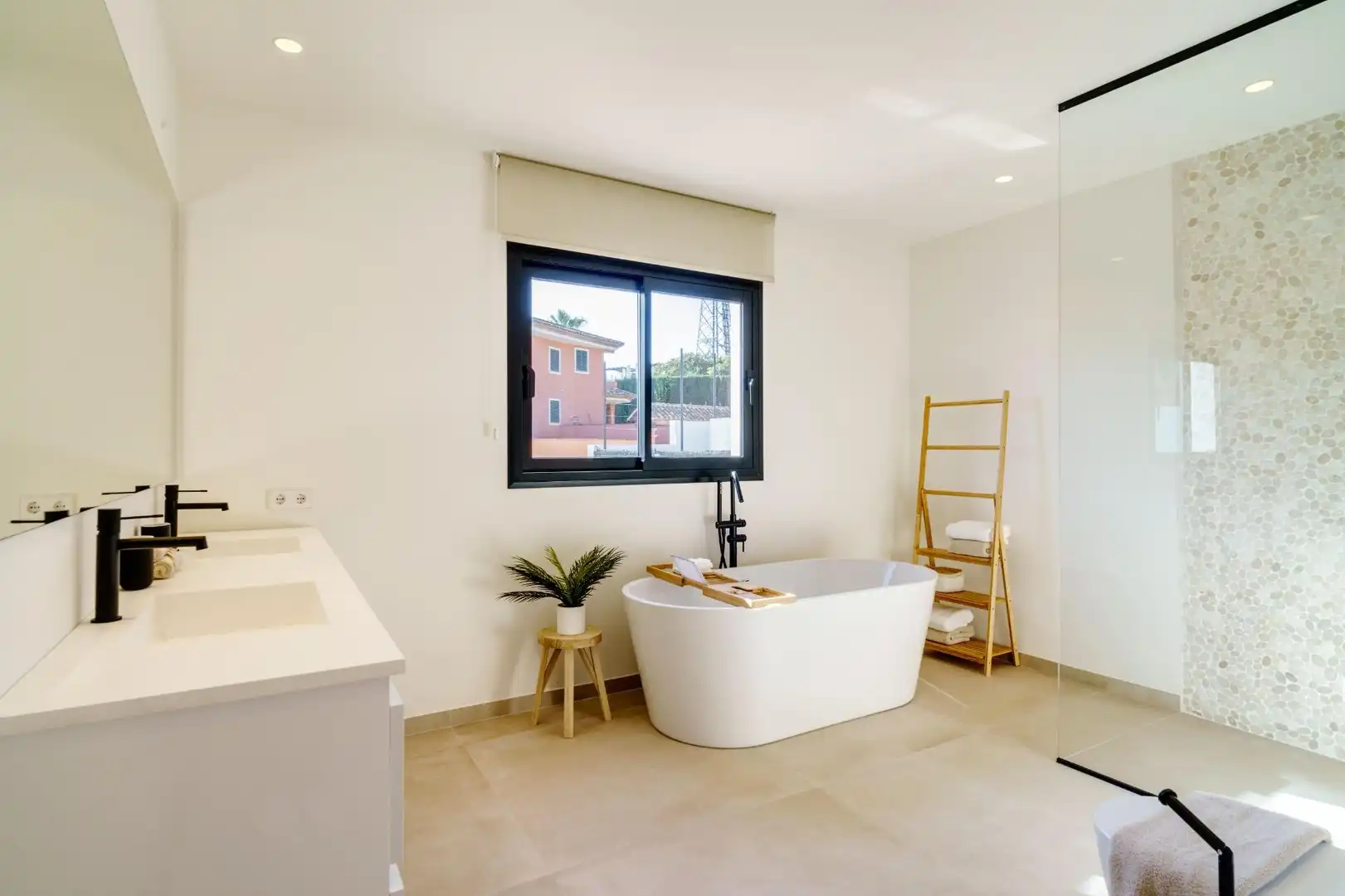 Baño de Casa o chalet en venta en Marbella con Aire acondicionado, Jardín privado y Terraza