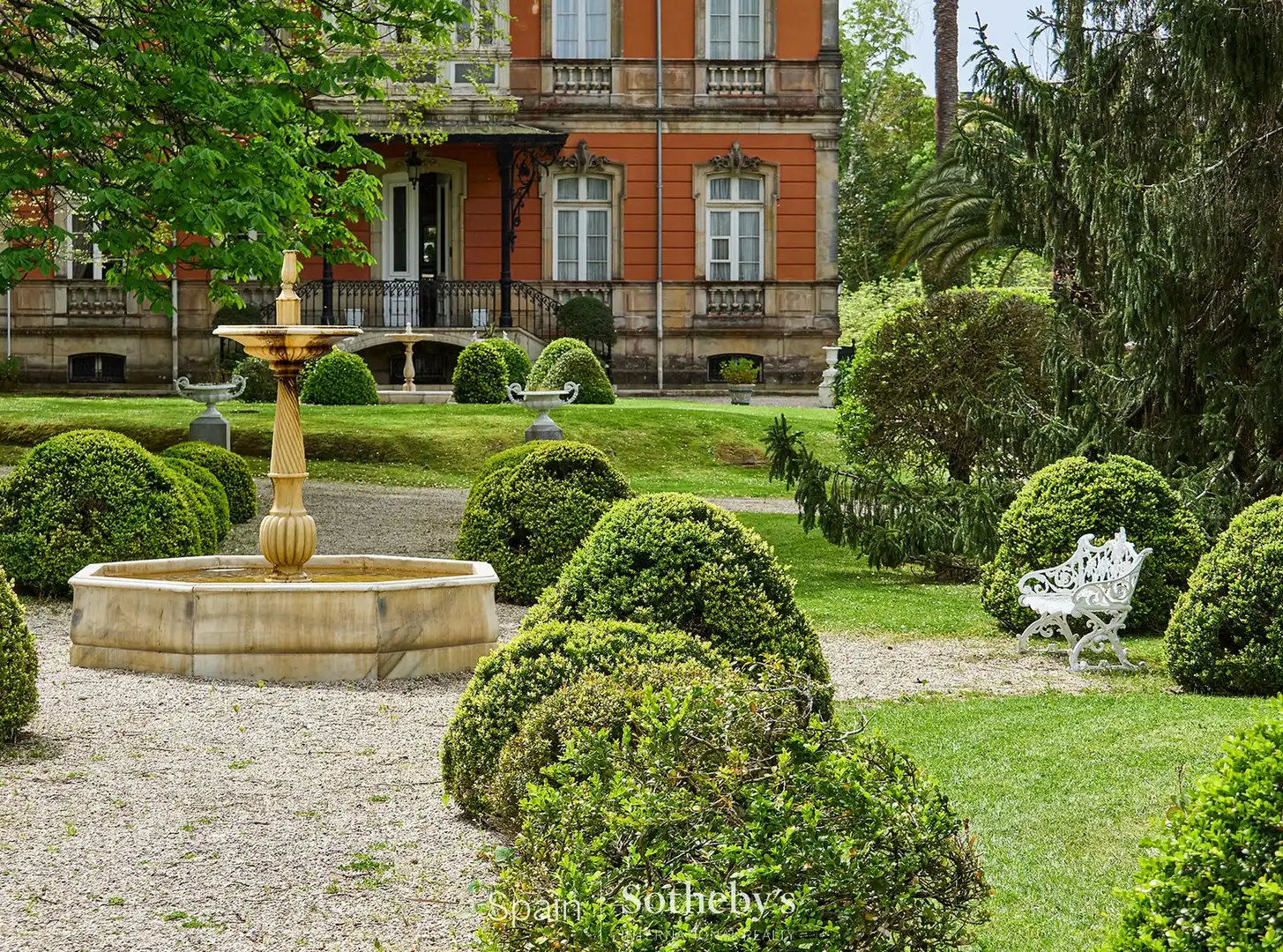 Jardí de Casa o xalet en venda en Gijón  amb Calefacció, Jardí privat i Terrassa