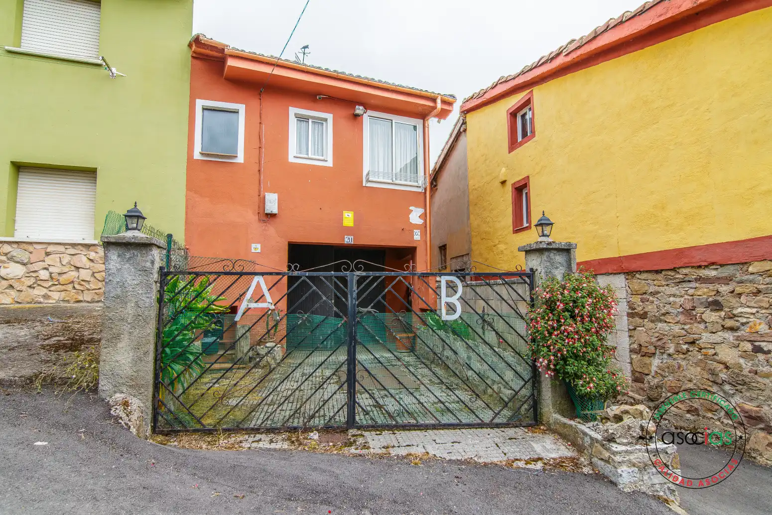 Vista exterior de Casa adosada en venta en Proaza con Calefacción y Trastero
