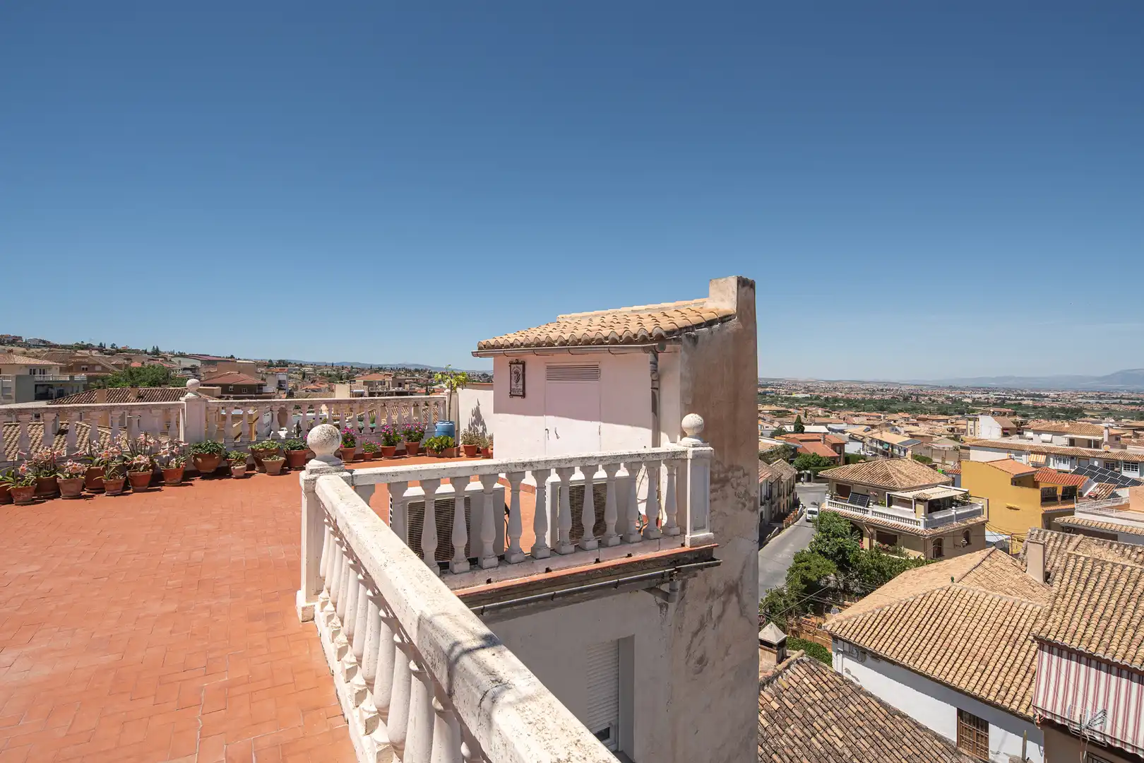 Vista exterior de Casa adosada en venda en La Zubia amb Calefacció, Terrassa i Moblat