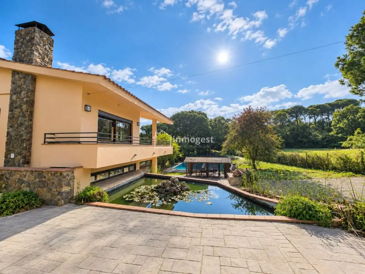 Vista exterior de Casa o xalet en venda en Cassà de la Selva amb Calefacció, Jardí privat i Terrassa