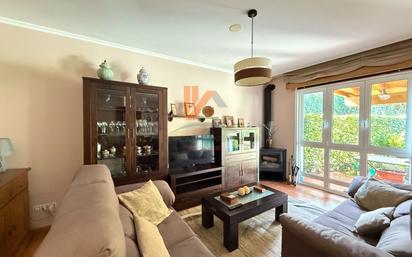 Living room of Single-family semi-detached for sale in Brión  with Private garden, Terrace and Oven