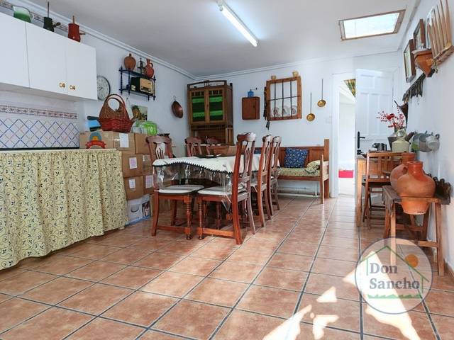 Casa-chalet en Venta en Alcazarén