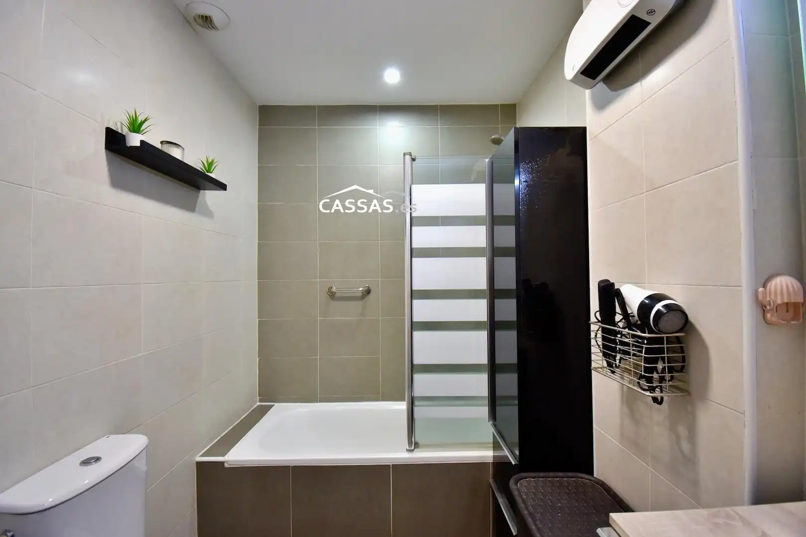 Baño de Planta baja en venta en Torrejón de Ardoz con Aire acondicionado, Calefacción y Jardín privado