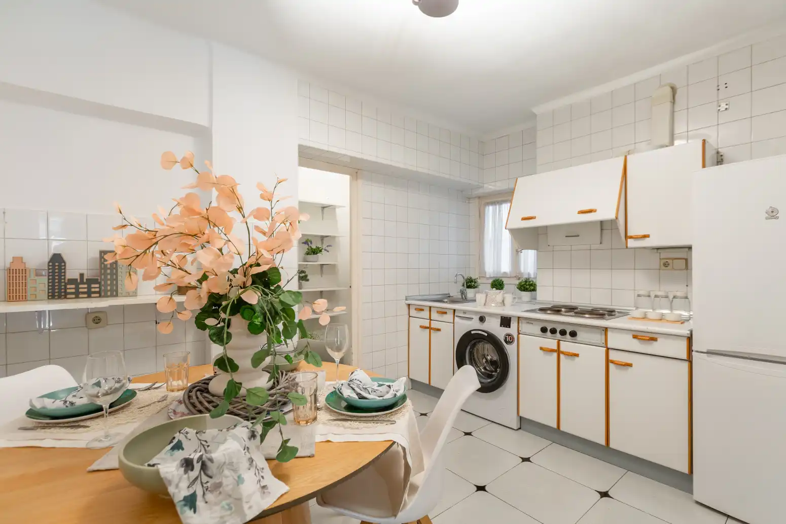Küche von Wohnung zum Verkauf in  Pamplona / Iruña mit Heizung und Balkon