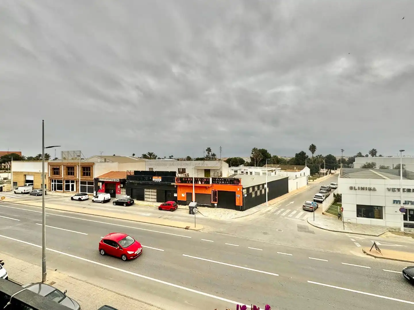 Außenansicht von Wohnung zum Verkauf in San Pedro del Pinatar mit Terrasse, Abstellraum und Ofen