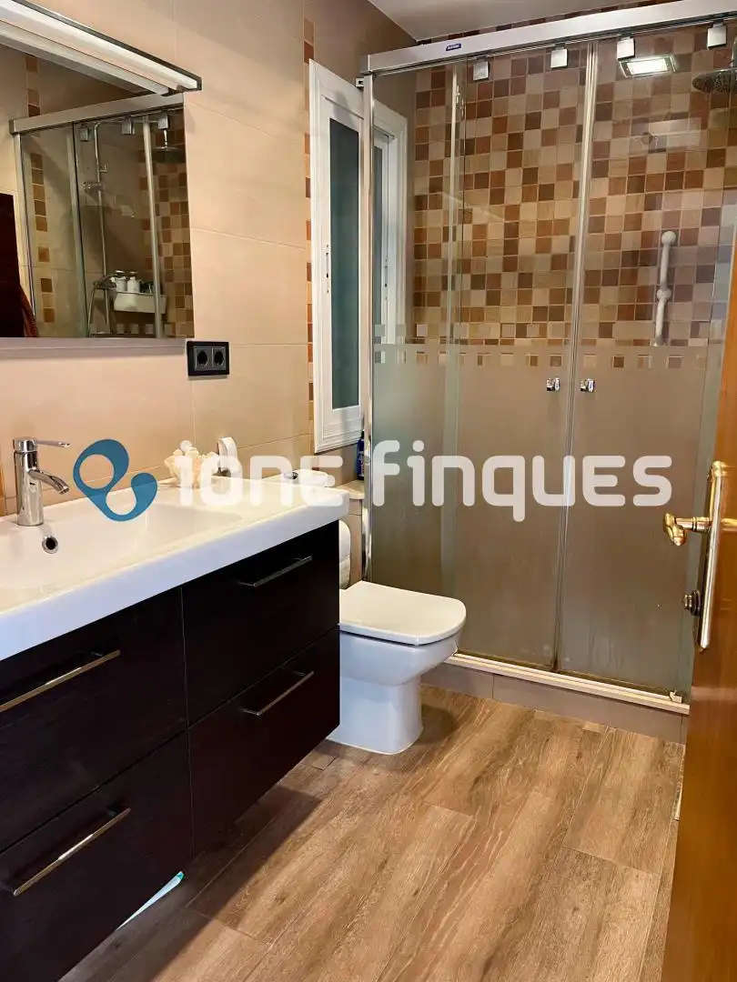 Badezimmer von Wohnung zum Verkauf in Terrassa mit Heizung, Balkon und Internet