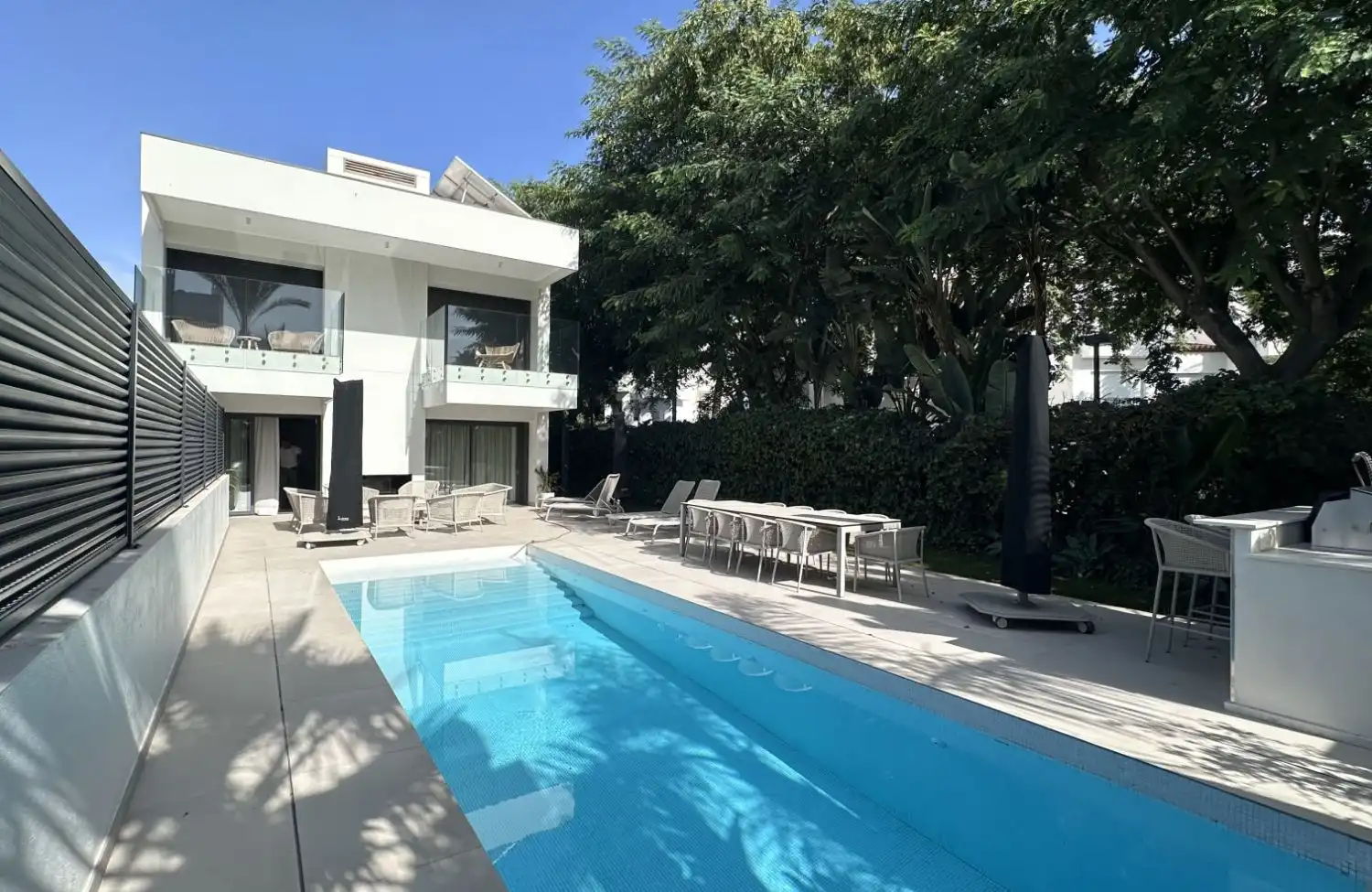 Chalet con piscina en venta en Nueva Andalucía