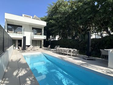 Villa mit Pool zum Verkauf in Nueva Andalucía