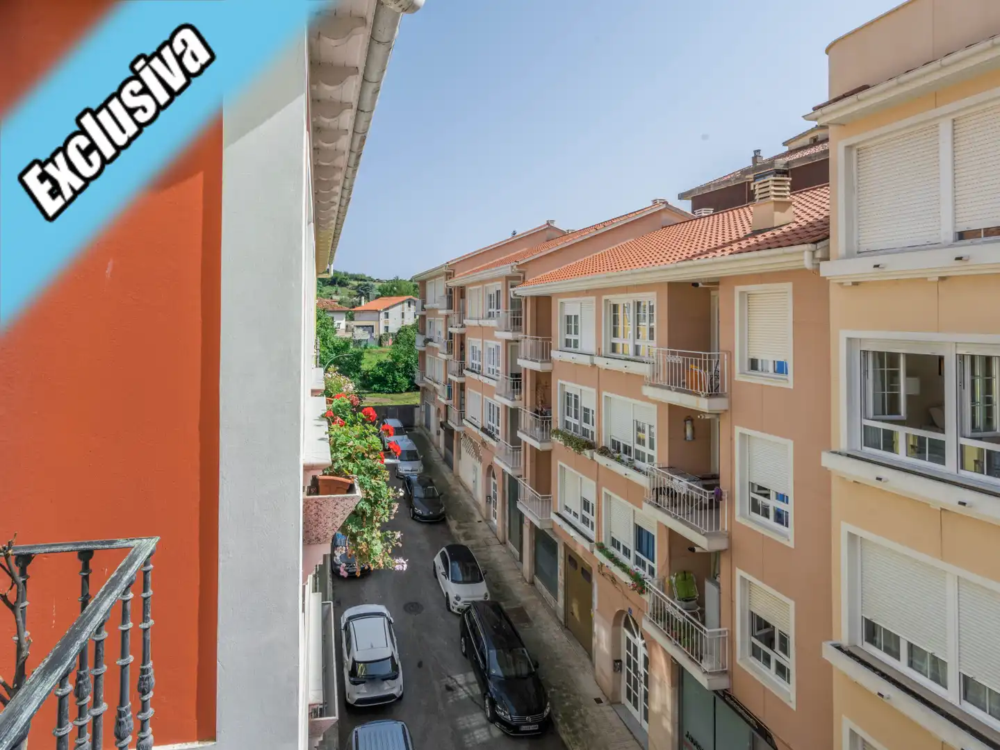 Außenansicht von Maisonette zum Verkauf in Laredo mit Heizung, Parkett und Balkon