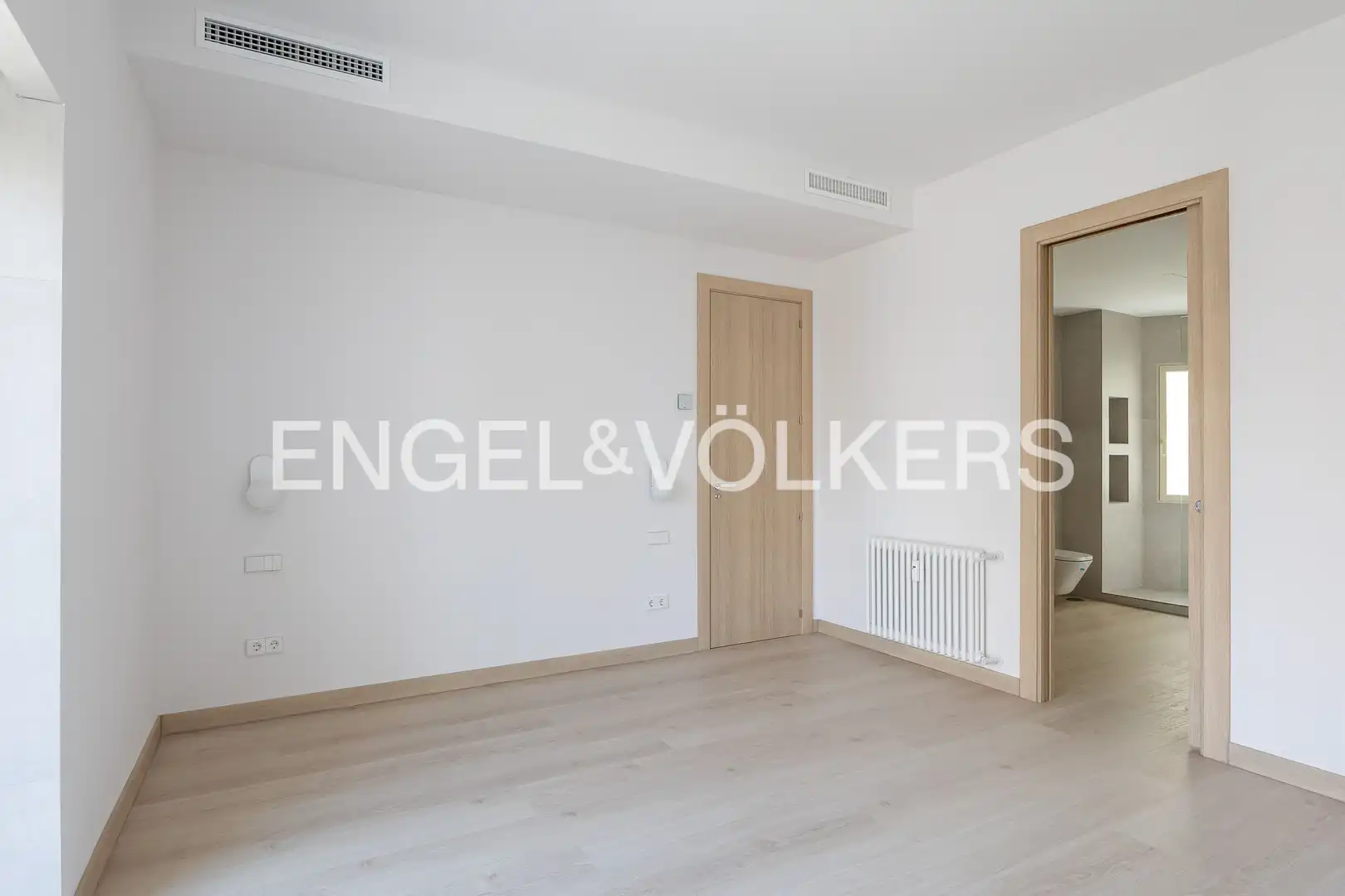 Bedroom of Flat for sale in Madrid  with Air Conditioner, Heating and Terrace