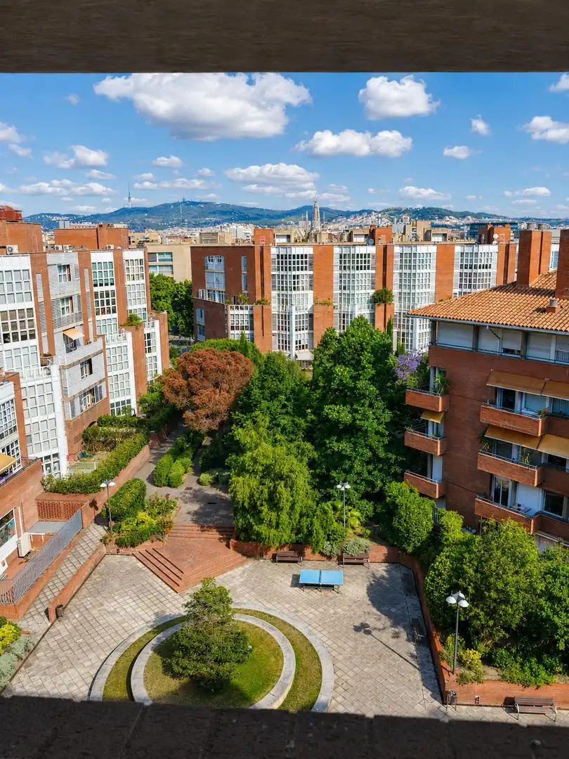 Vista exterior de Piso en venta en Barcelona con Jardín privado y Parquet