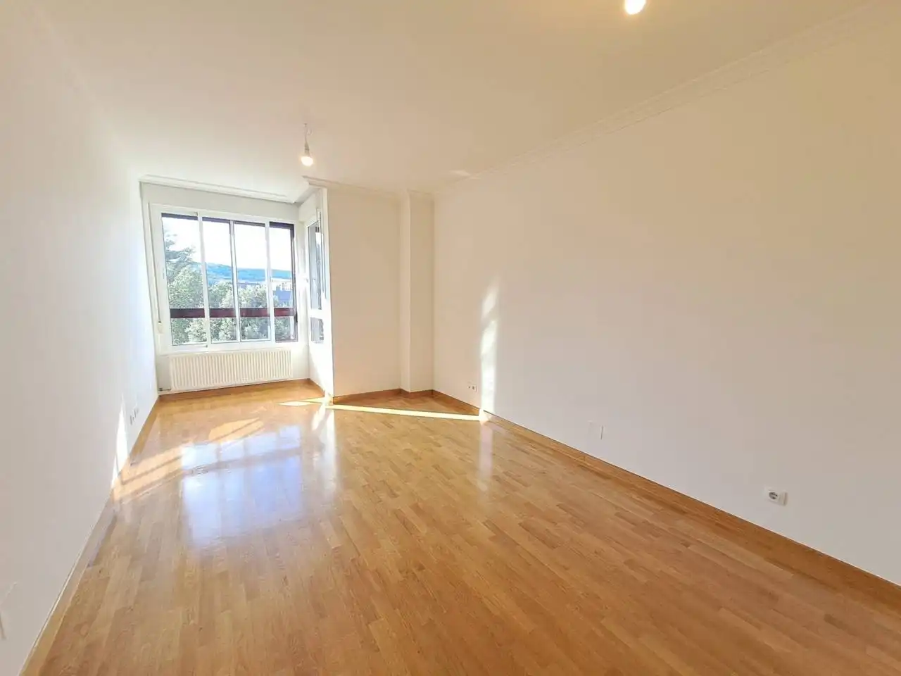 Wohnzimmer von Wohnung zur Miete in Burgos mit Heizung, Parkett und Terrasse