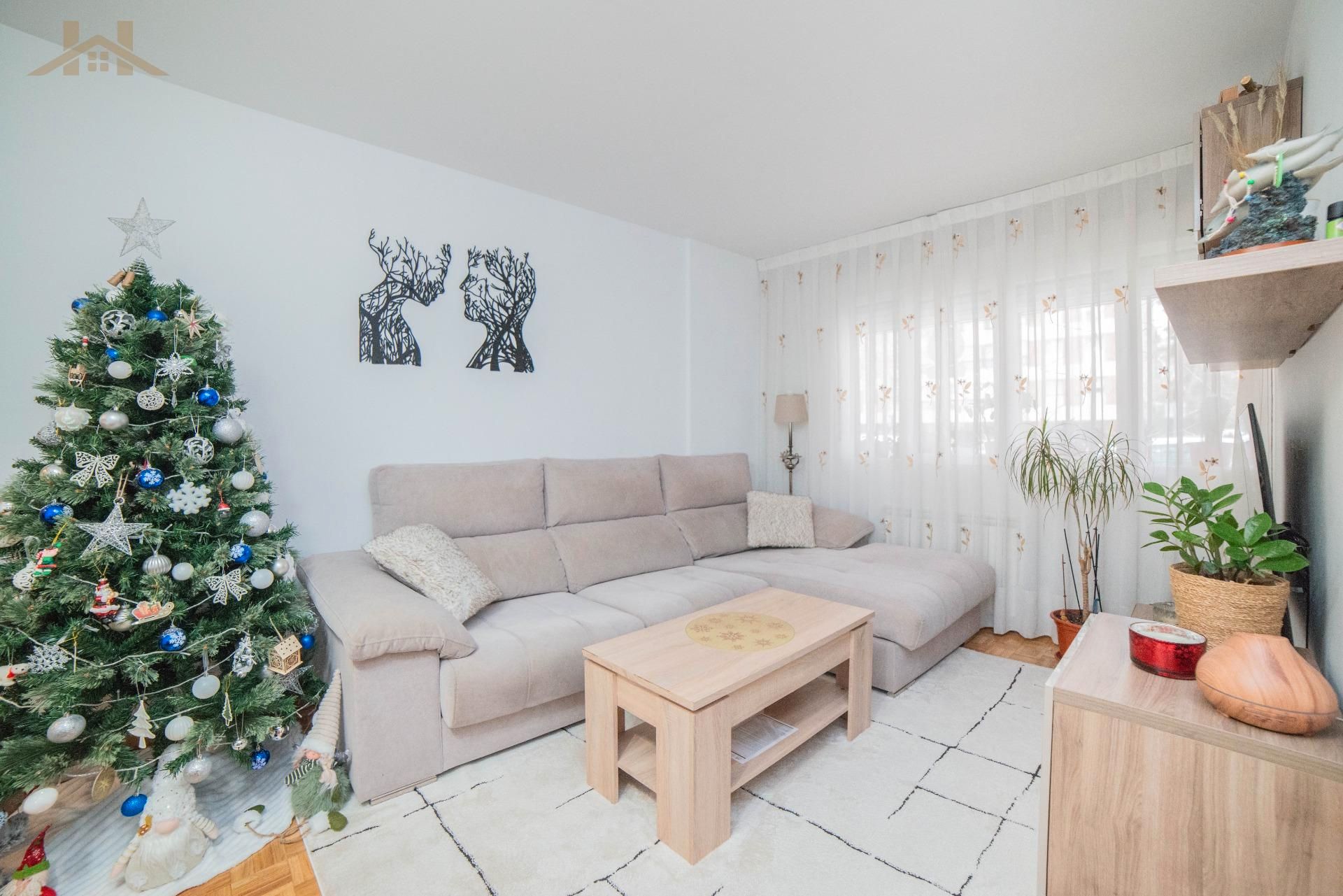 Sala d'estar de Planta baixa en venda en Alcorcón amb Calefacció, Traster i Moblat