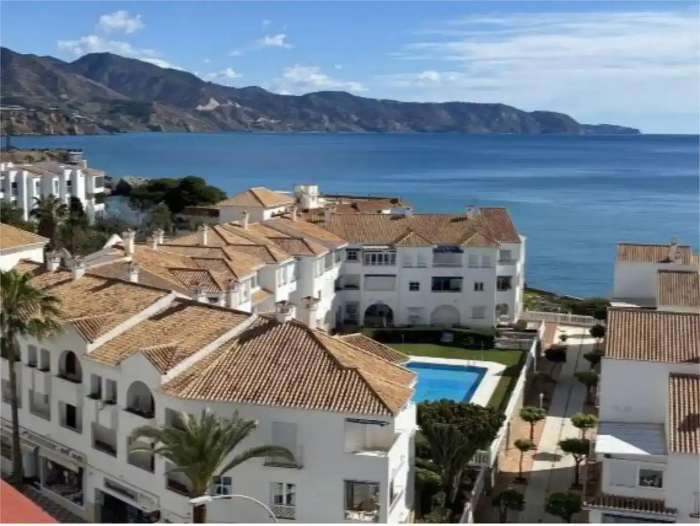 Vista exterior de Pis en venda en Nerja amb Piscina